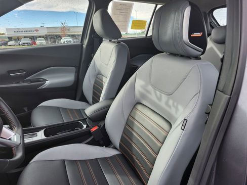 Used 2024 Nissan Kicks SR w/ SR Premium Package image 9