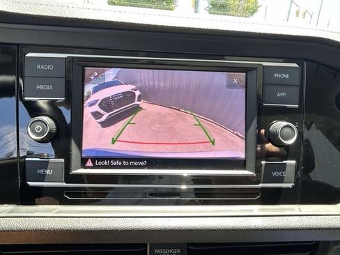 Used 2024 Volkswagen Jetta SE FWD image 16