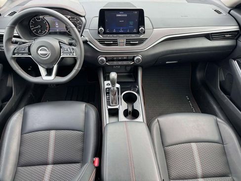 Certified 2025 Nissan Altima 2.5 SR image 12