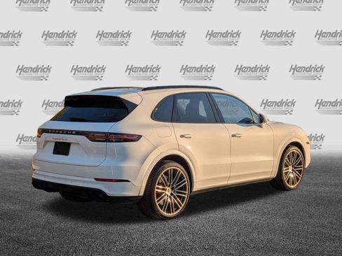 Used 2021 Porsche Cayenne Turbo image 9