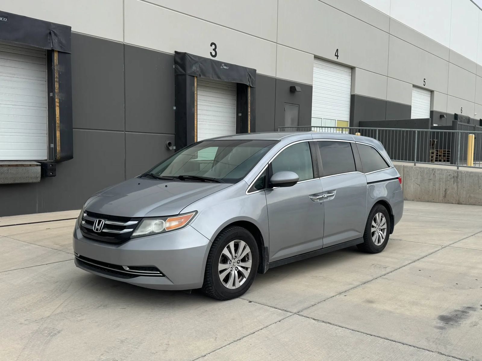 Used 2016 Honda Odyssey SE image 1