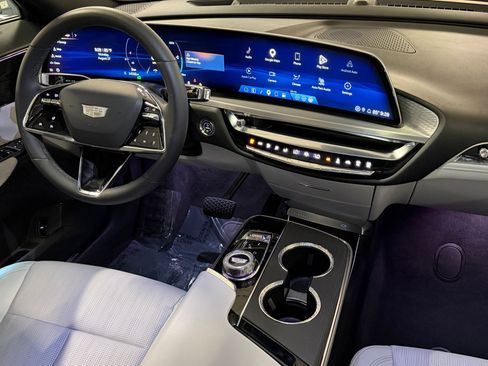 Used 2024 Cadillac Lyriq Luxury RWD image 14