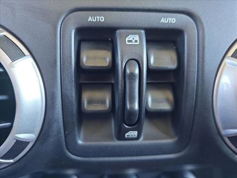 Used 2016 Jeep Wrangler Unlimited Rubicon image 26