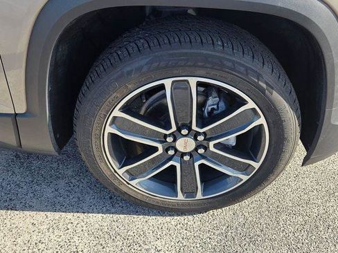 Used 2022 GMC Acadia SLT w/ Technology Package image 18