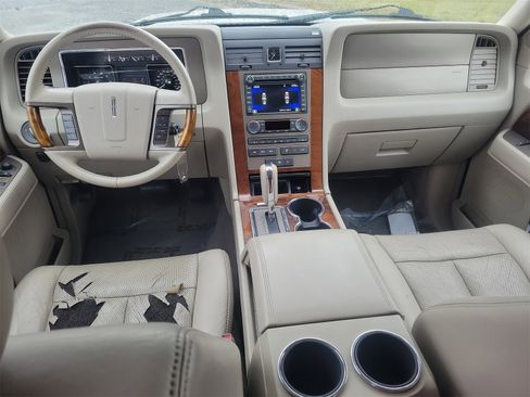 Used 2013 Lincoln Navigator 4WD w/ HD Trailer Tow Pkg image 11