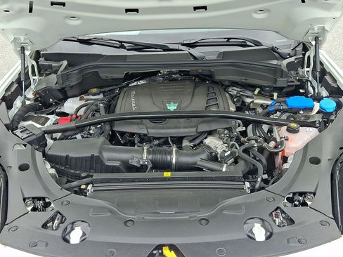 Certified 2025 Maserati Grecale Modena AWD/4WD image 46