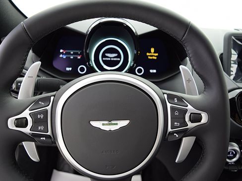 Used 2023 Aston Martin V8 Vantage Coupe RWD image 21