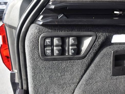 Used 2019 BMW X7 xDrive50i w/ M Sport Package image 34