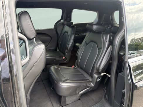 Used 2025 Chrysler Pacifica Select FWD image 23