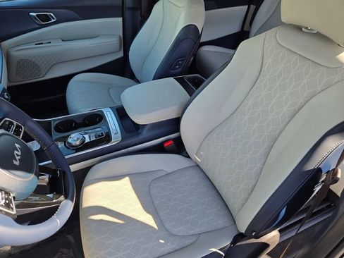 New 2026 Kia Carnival EX image 22