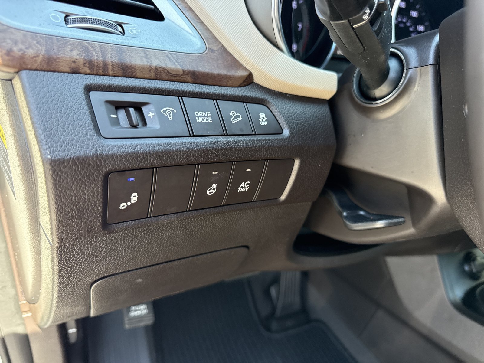 Used 2018 Hyundai Santa Fe Limited FWD image 20