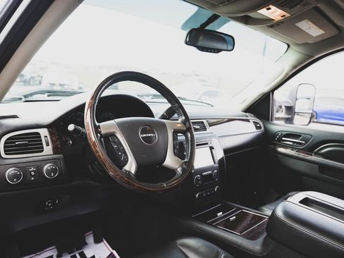 Used 2014 GMC Sierra 3500 Denali image 2