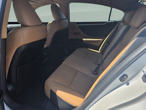 Used 2023 Lexus ES 350 w/ Premium Package FWD image 11