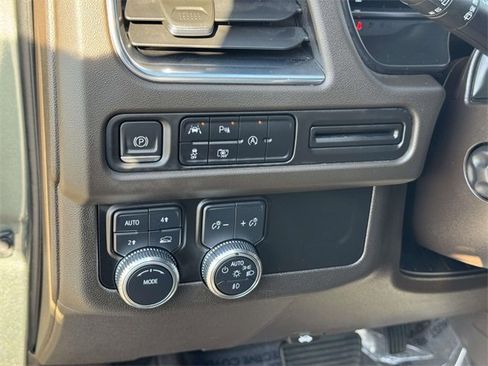 Used 2023 GMC Yukon XL SLT w/ SLT Luxury Package image 22