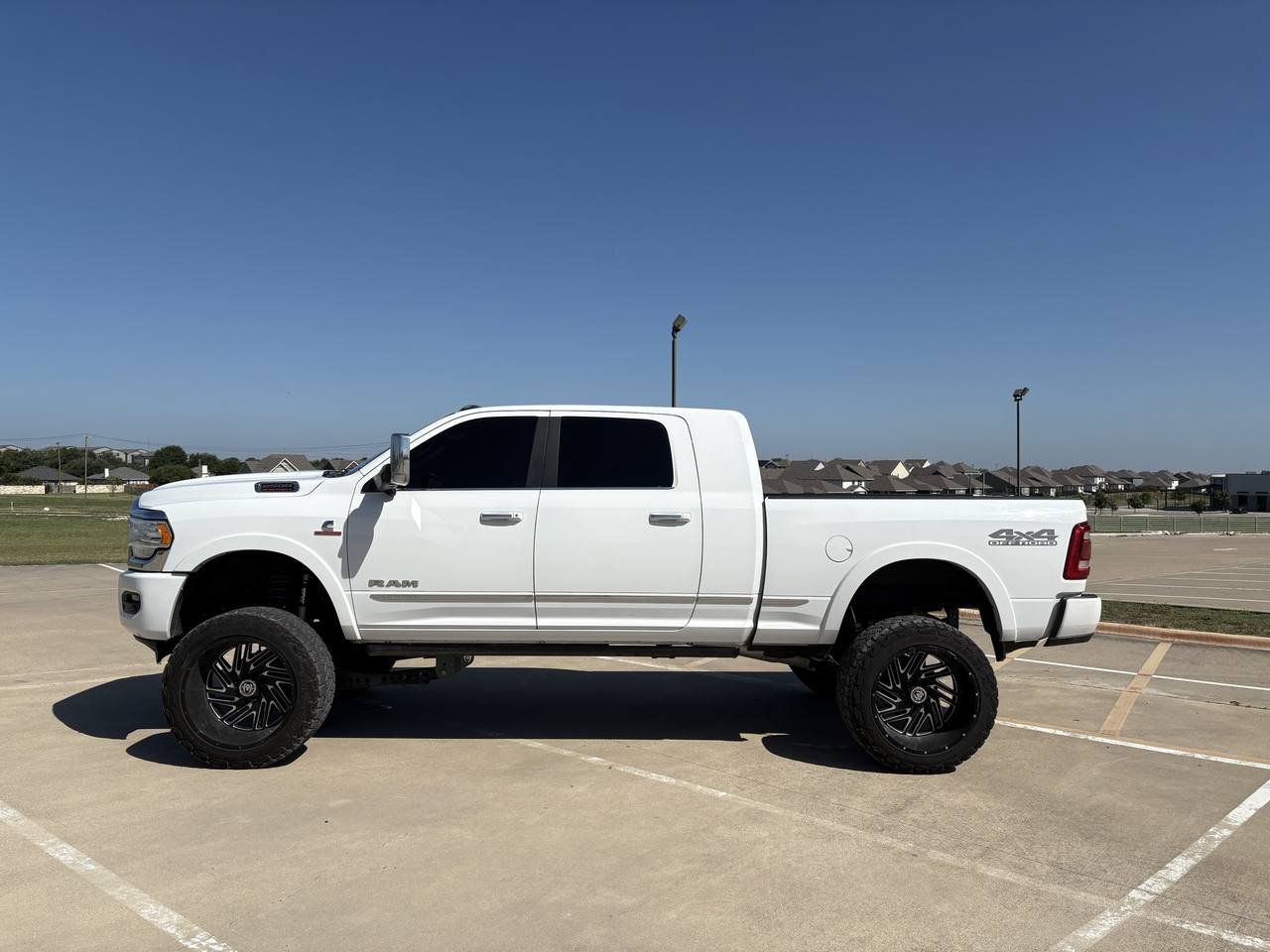Used 2019 RAM 2500 Limited AWD/4WD image 2