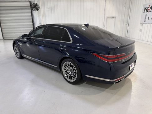 Used 2021 Genesis G90 3.3T Premium RWD image 3