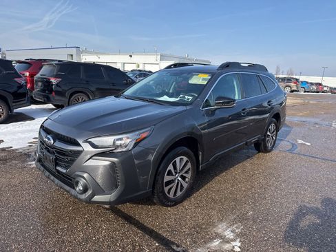 Used 2023 Subaru Outback Premium image 1