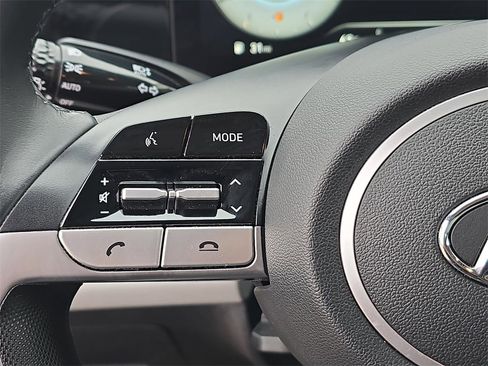 Certified 2022 Hyundai Elantra Limited image 16