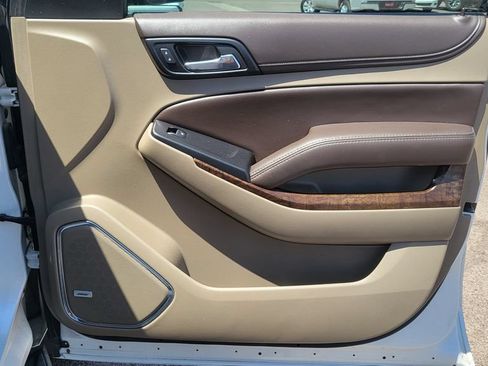 Used 2017 Chevrolet Suburban LT RWD image 23