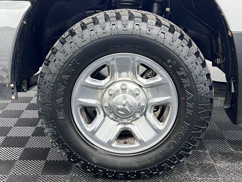 Used 2018 RAM 3500 Tradesman w/ Chrome Appearance Group AWD/4WD image 11