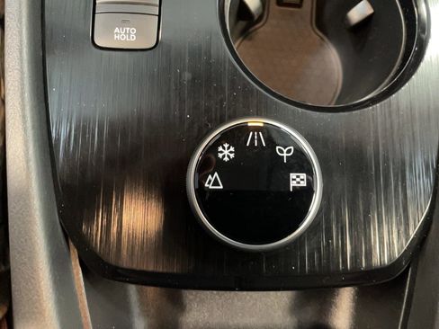 Used 2025 Nissan Rogue SL image 9