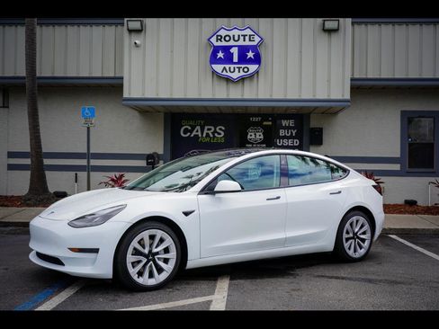 Used 2023 Tesla Model 3 Standard Range image 1