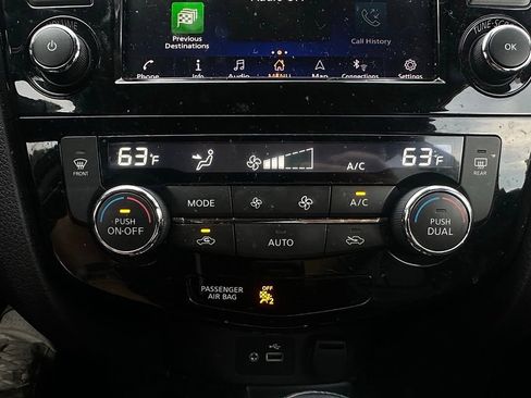 Used 2019 Nissan Rogue SV w/ Premium Package FWD image 15