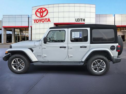 Used 2022 Jeep Wrangler Unlimited Sahara w/ LED Lighting Group image 8