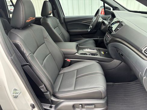 Used 2024 Honda Passport TrailSport image 39