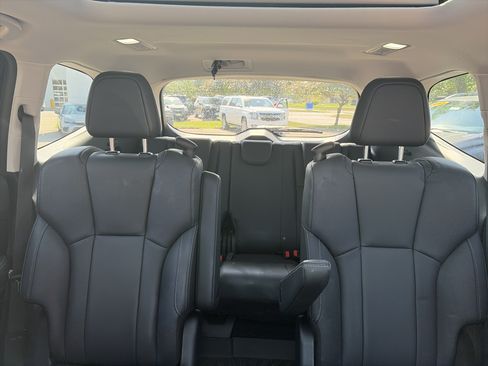 Used 2023 Subaru Ascent Limited w/ Technology Package AWD/4WD image 17