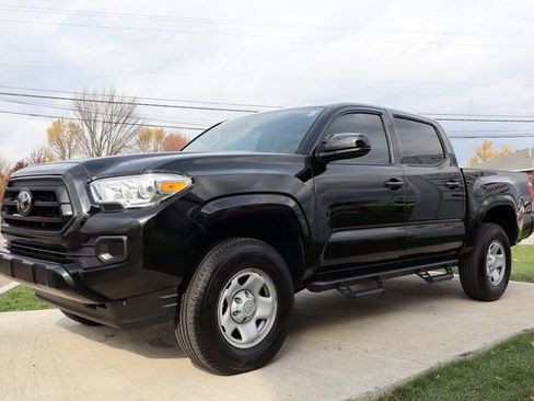 Used 2023 Toyota Tacoma SR image 6