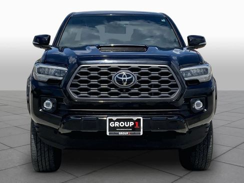 Used 2022 Toyota Tacoma TRD Sport w/ TRD Premium Sport Package AWD/4WD image 4