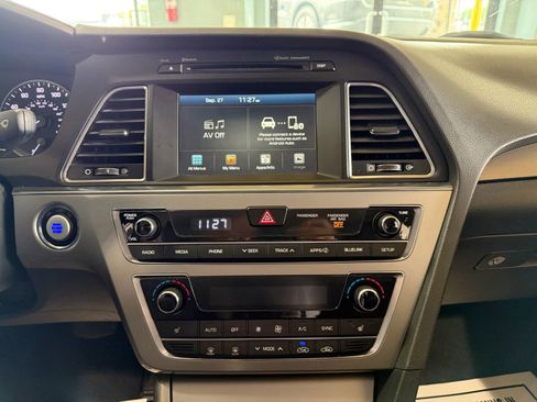 Used 2016 Hyundai Sonata Sport w/ Option Group 02 image 16