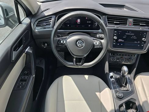 Used 2020 Volkswagen Tiguan SEL AWD/4WD image 17