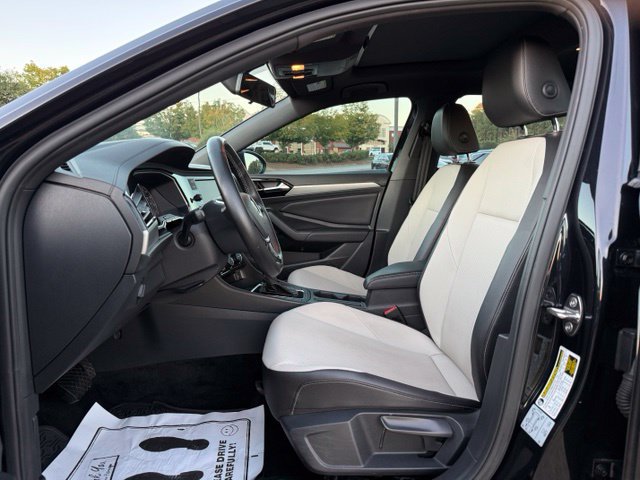 Used 2019 Volkswagen Jetta R-Line w/ R-Line Cold Weather Package FWD image 11