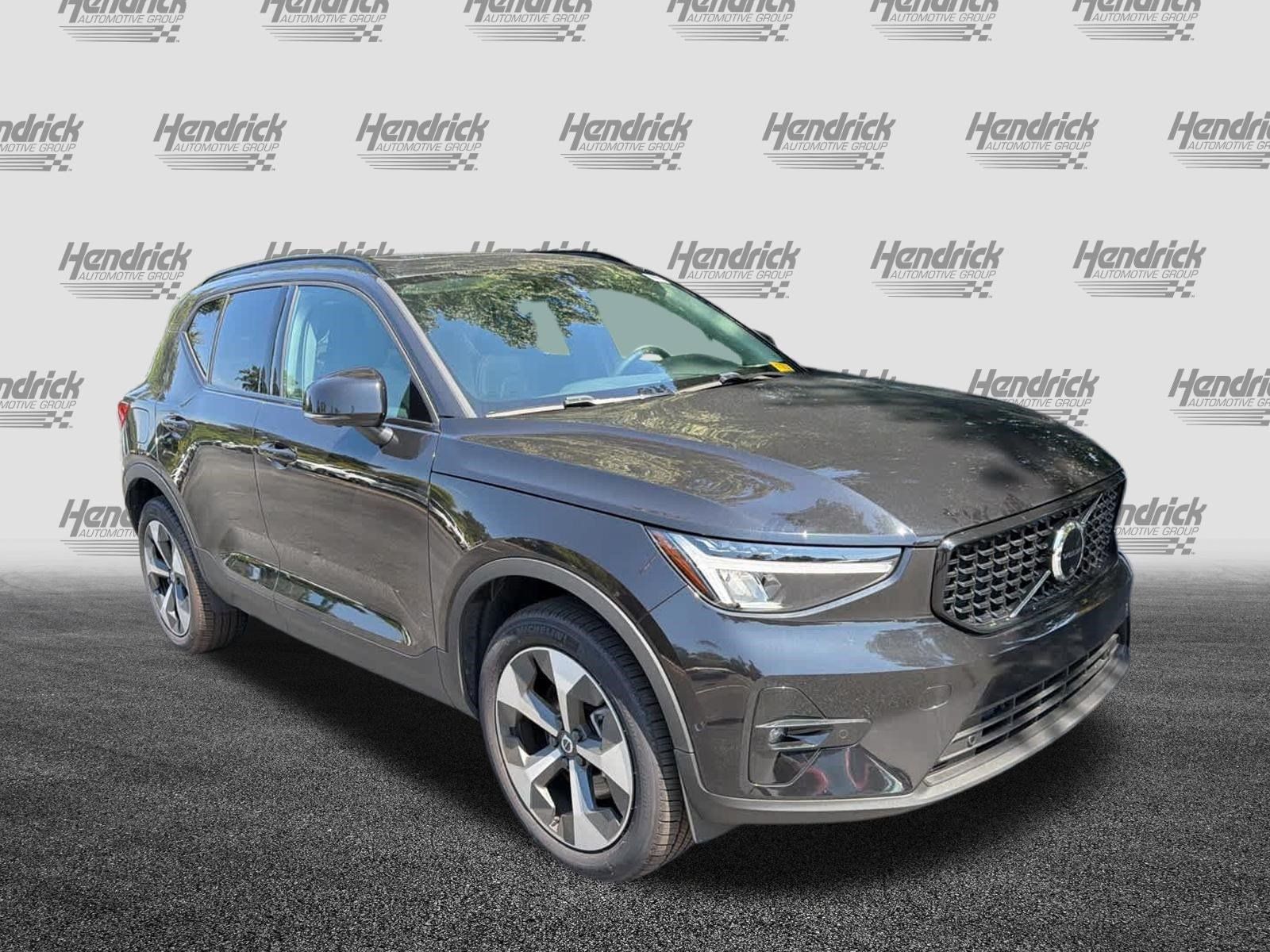 Certified 2026 Volvo XC40 B5 Plus AWD/4WD image 2