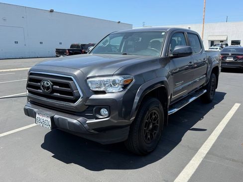 Used 2022 Toyota Tacoma SR5 RWD image 2