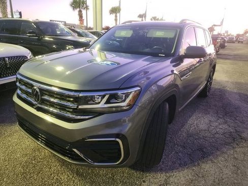 Used 2022 Volkswagen Atlas SEL Premium image 3