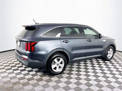Used 2023 Kia Sorento LX image 8
