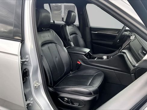 Used 2024 Jeep Grand Cherokee Overland image 14