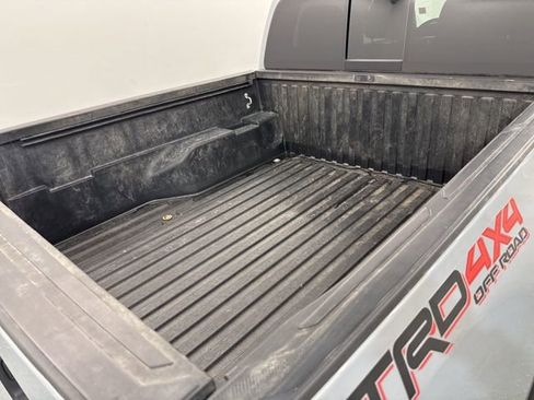 Used 2019 Toyota Tacoma TRD Off-Road w/ Technology Package AWD/4WD image 10