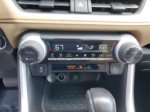 Used 2022 Toyota RAV4 XLE w/ Convenience Package image 27