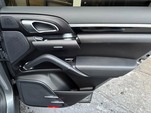 Used 2018 Porsche Cayenne image 17