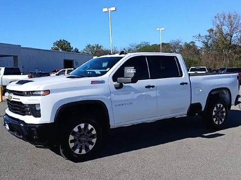 Certified 2025 Chevrolet Silverado 2500 Custom w/ Custom Value Package image 4