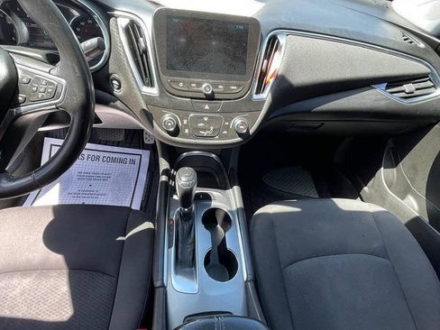 Used 2016 Chevrolet Malibu LT FWD image 2