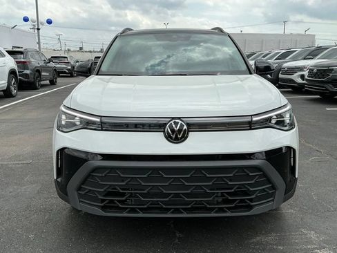 New 2026 Volkswagen Taos SE FWD image 8