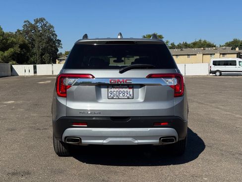 Used 2023 GMC Acadia SLE w/ Driver Convenience Package FWD image 4