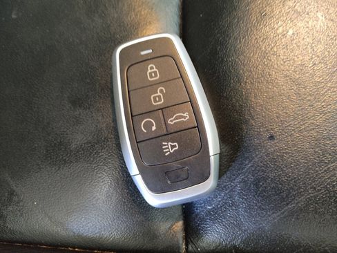 Used 2018 Jeep Grand Cherokee Limited AWD/4WD image 32