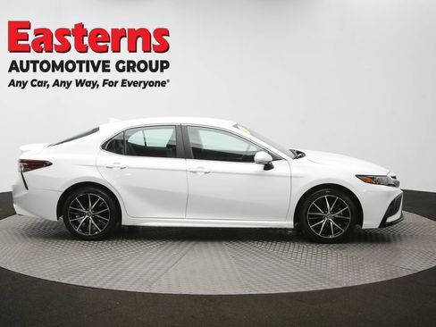 Used 2023 Toyota Camry SE image 39