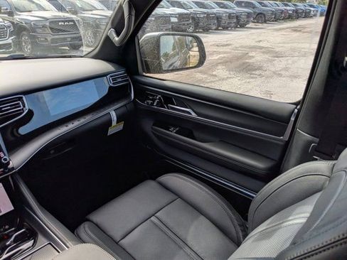 New 2026 Jeep Grand Wagoneer Summit w/ Premium Group III AWD/4WD image 19